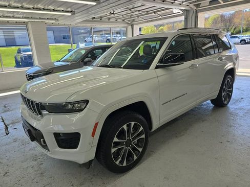 Used 2023 Jeep Grand Cherokee L Overland AWD/4WD image 2