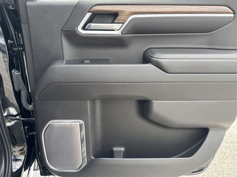 Used 2022 Chevrolet Silverado 1500 High Country w/ High Country Premium Package image 18