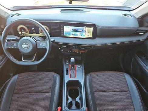 Certified 2025 Nissan Kicks SR image 18