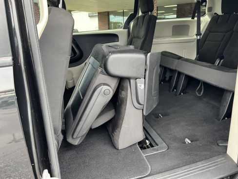 Used 2019 Dodge Grand Caravan SE w/ UConnect Hands-Free Group FWD image 38