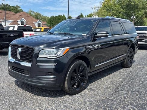 Used 2023 Lincoln Navigator L Reserve w/ Equipment Group 201A AWD/4WD image 3