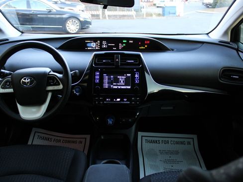 Used 2017 Toyota Prius Two image 8