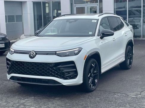 New 2026 Volkswagen Tiguan SE R-Line image 4