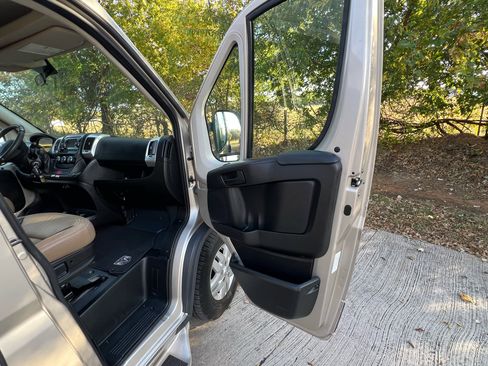 Used 2017 RAM ProMaster 2500 w/ Premium Appearance Group image 29