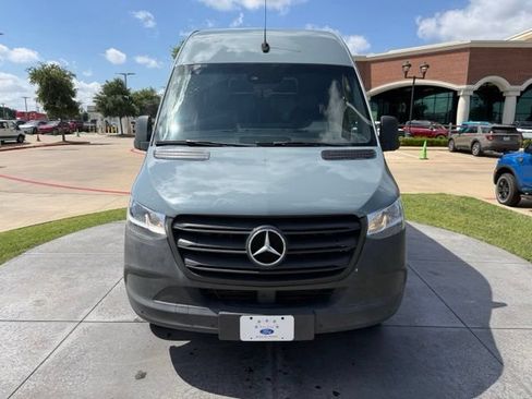 Used 2022 Mercedes-Benz Sprinter 2500 image 2