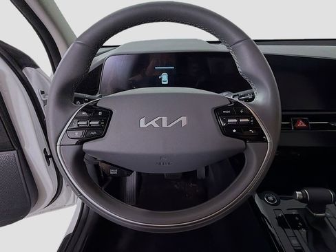 Used 2024 Kia Niro EX FWD image 12