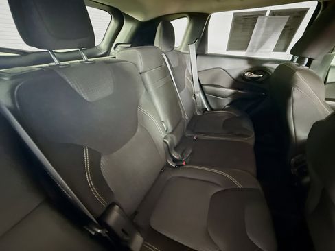 Used 2015 Jeep Cherokee Latitude image 33