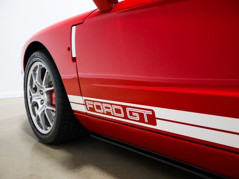 Used 2006 Ford GT RWD image 83