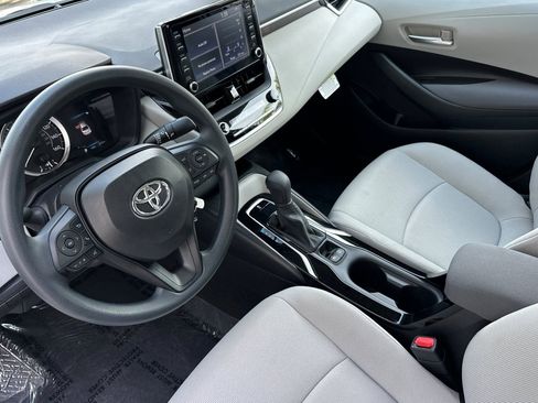Used 2020 Toyota Corolla LE w/ Carpet Mat Package (TMS) image 10