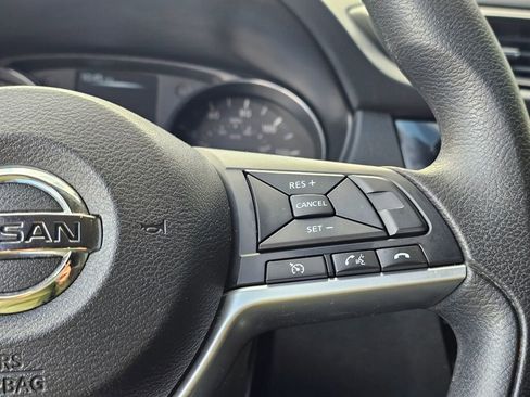 Used 2017 Nissan Rogue SV image 24