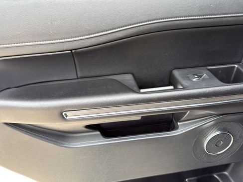 Used 2021 Ford Expedition XLT image 27