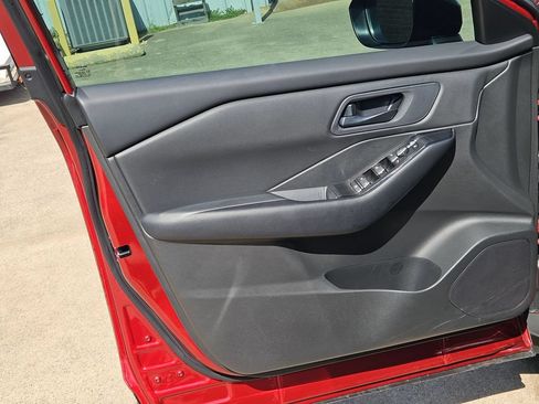 Used 2025 Nissan Rogue S FWD image 14