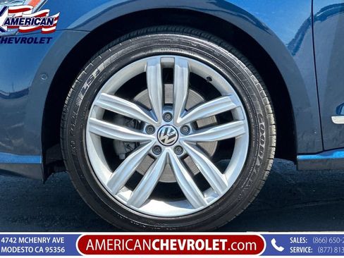 Used 2018 Volkswagen Passat 3.6 SEL Premium FWD image 38
