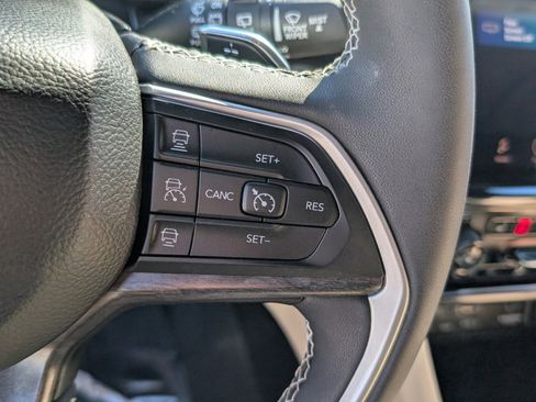 Used 2022 Jeep Grand Cherokee Limited 4xe image 36