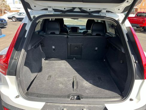 Used 2019 Volvo XC40 T5 Momentum image 21