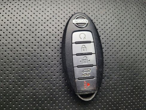 Used 2017 Nissan Rogue SL w/ SL Premium Package image 32