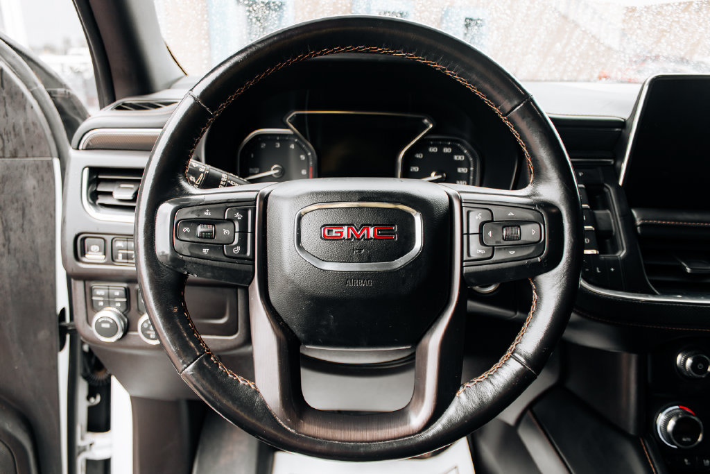 Used 2021 GMC Yukon AT4 w/ Technology Package AWD/4WD image 14