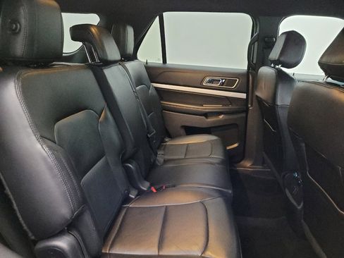 Used 2016 Ford Explorer XLT w/ Equipment Group 202A AWD/4WD image 19