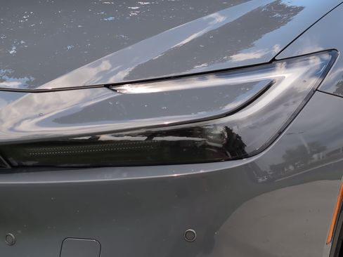 Used 2024 Toyota Prius Limited FWD image 6