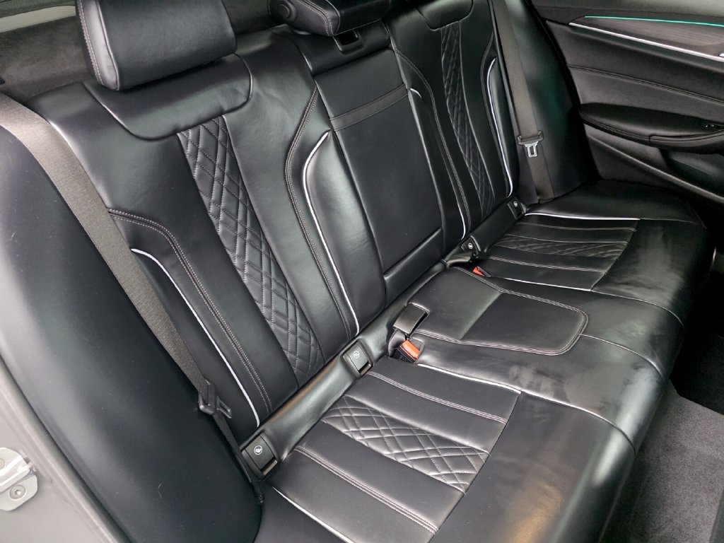 Used 2021 BMW M550i xDrive AWD/4WD image 27