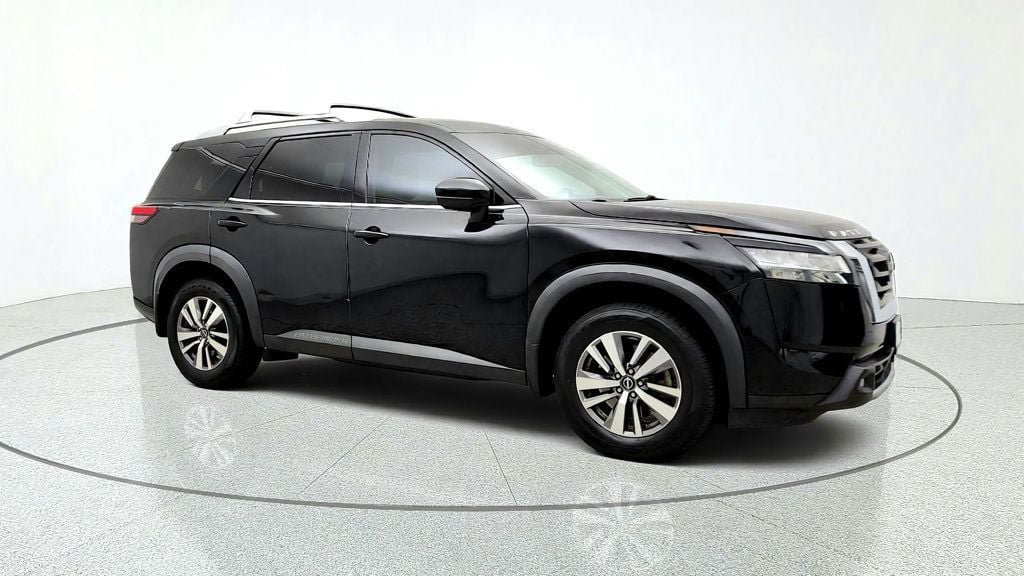 Used 2022 Nissan Pathfinder SL AWD/4WD image 3