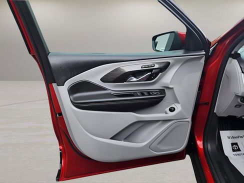 Used 2022 GMC Terrain SLT image 13