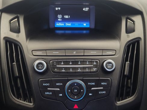 Used 2018 Ford Focus SE FWD image 25