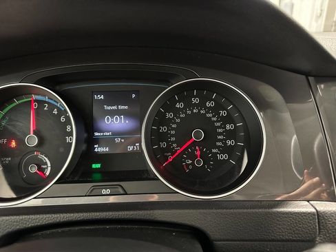 Used 2016 Volkswagen e-Golf SE w/ DC Fast Charging Package image 38