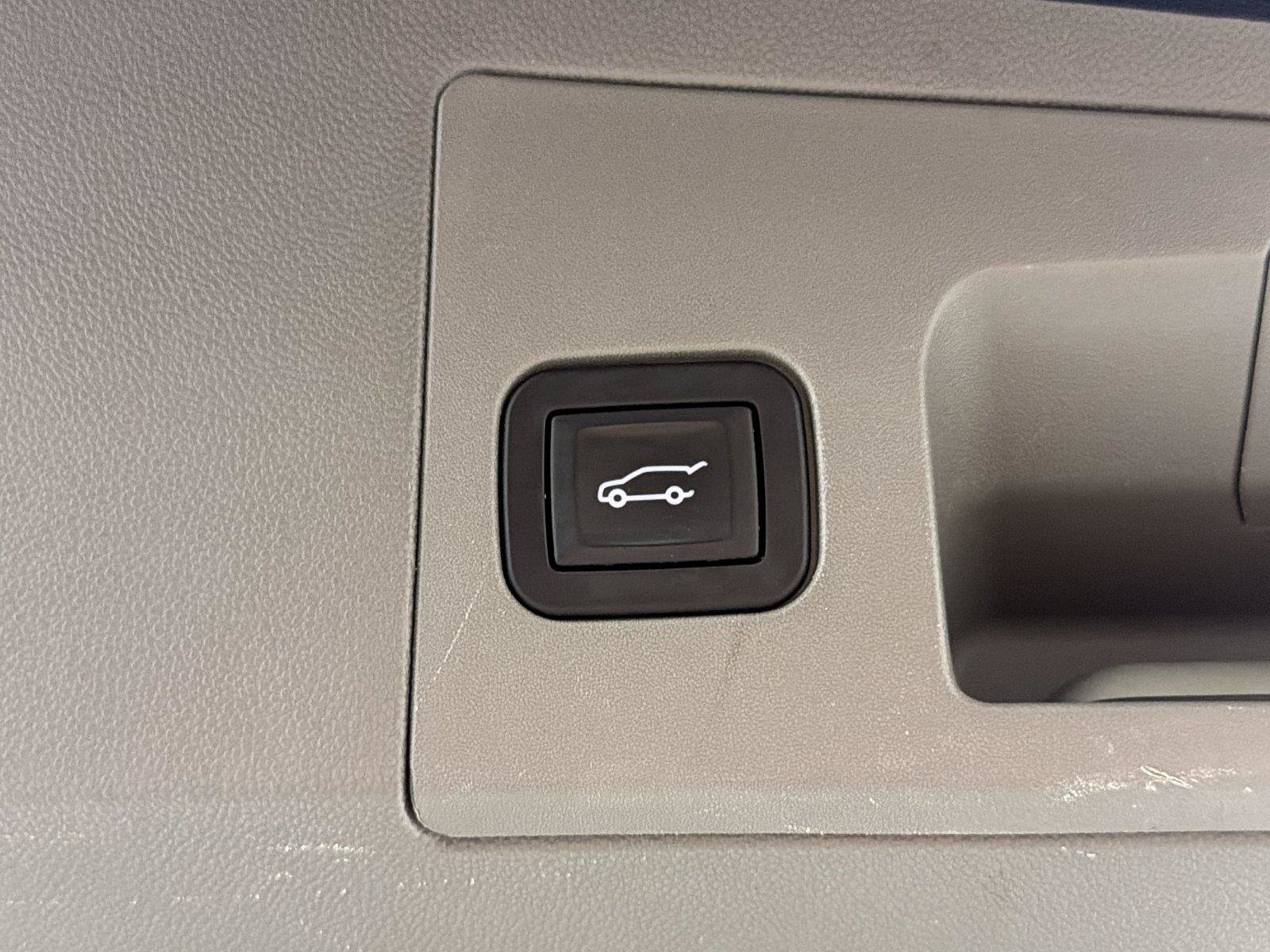 Used 2017 Cadillac XT5 Luxury FWD image 17