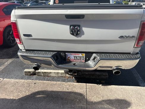 Used 2017 RAM 1500 Laramie AWD/4WD image 7