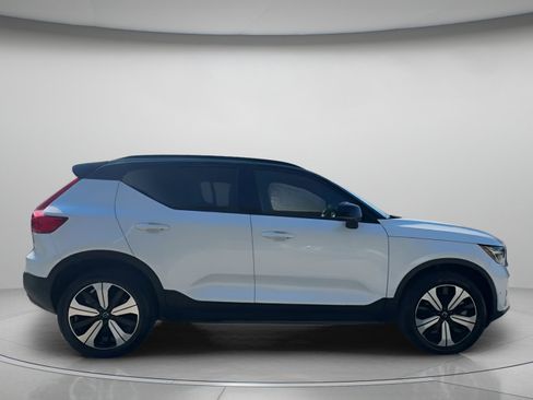 Used 2023 Volvo XC40 Recharge Plus image 32