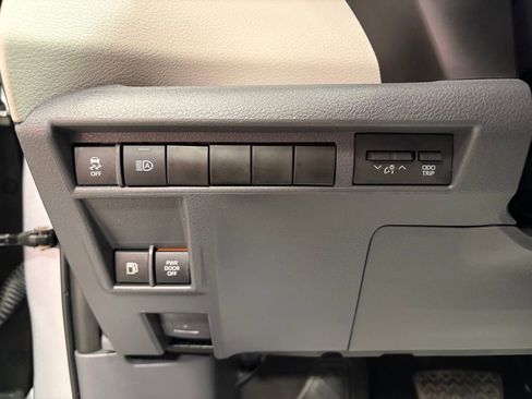 Used 2022 Toyota Sienna XLE image 17