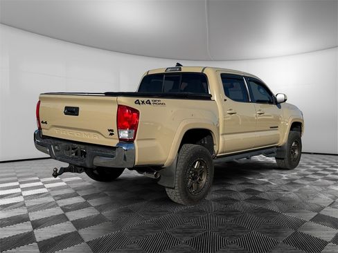 Used 2017 Toyota Tacoma SR5 image 5