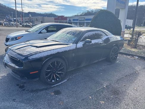 Used 2015 Dodge Challenger SXT w/ Super Sport Group (SS/T) image 8