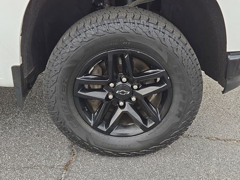 Used 2021 Chevrolet Silverado 1500 LT Trail Boss w/ Convenience Package II image 7