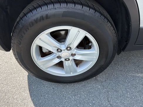 Used 2018 Chevrolet Trax LT w/ LT Convenience Package AWD/4WD image 9