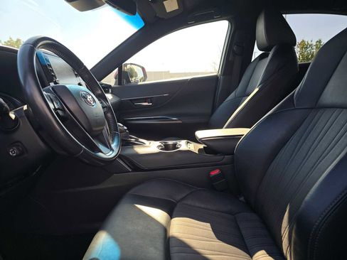 Used 2021 Toyota Venza XLE image 22