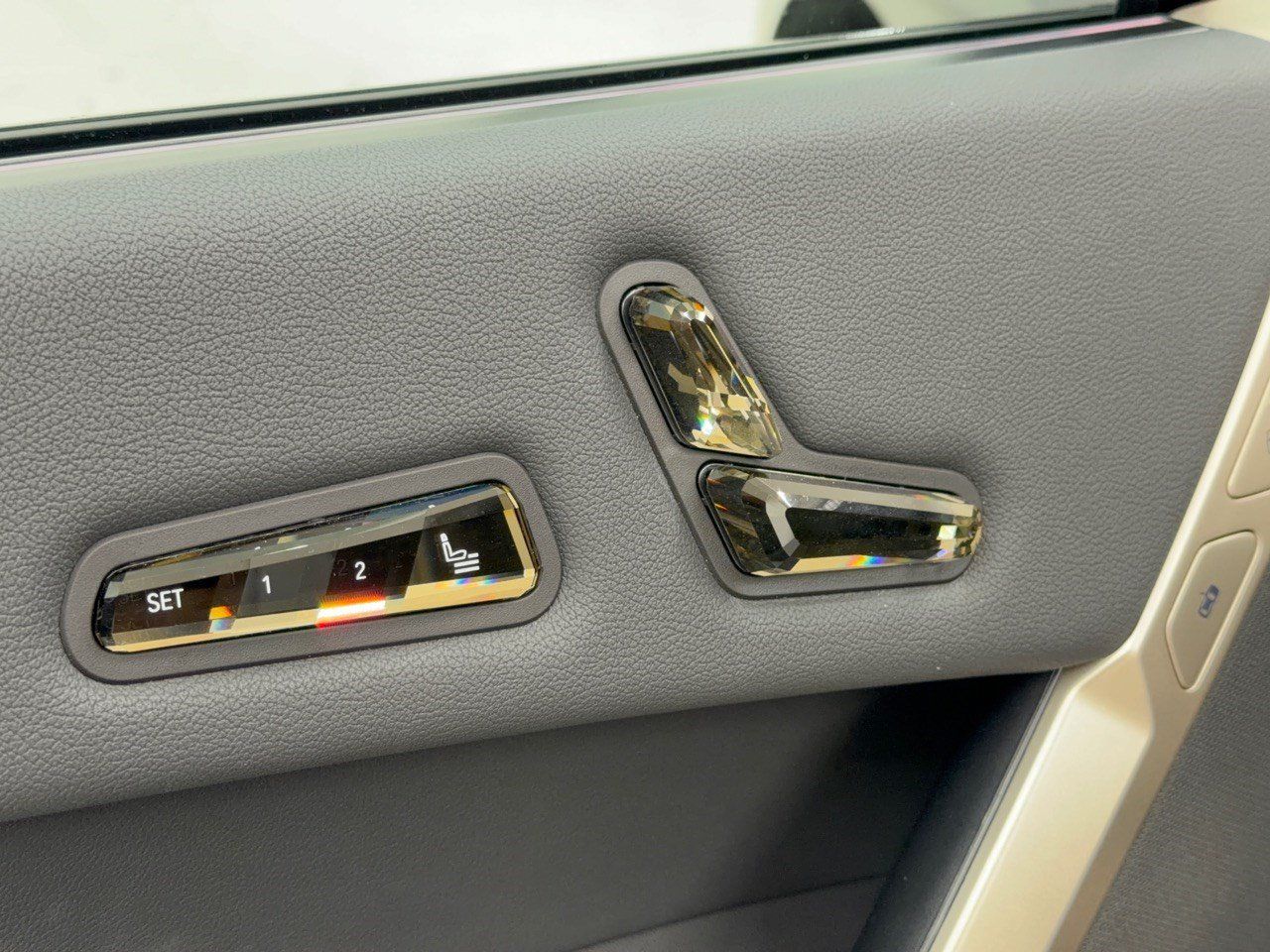 Used 2024 BMW iX M60 AWD/4WD image 16
