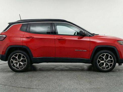 Used 2025 Jeep Compass Limited image 11