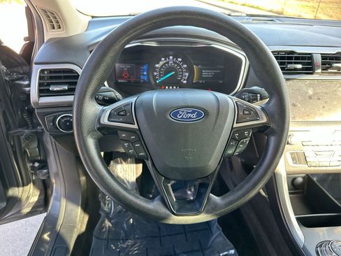 Used 2020 Ford Fusion SE image 14