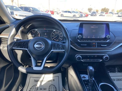 Used 2023 Nissan Altima 2.5 SV image 16