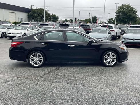 Used 2016 Nissan Altima 3.5 SL w/ 3.5 Technology Package FWD image 9