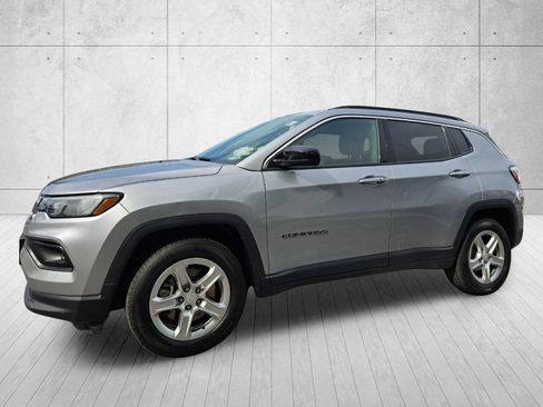 Used 2024 Jeep Compass Latitude AWD/4WD image 9