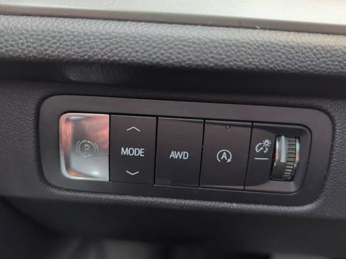 Used 2025 Chevrolet Traverse LT AWD/4WD image 21