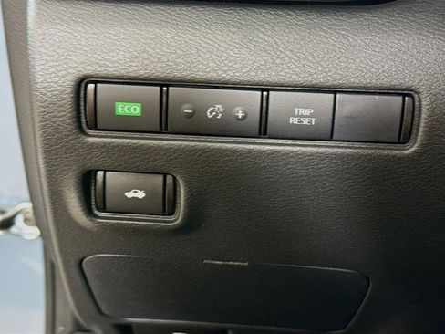 Used 2024 Nissan Sentra SV FWD image 14