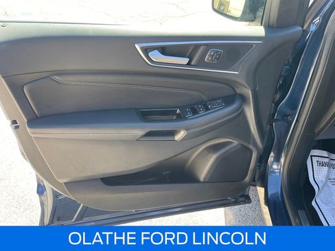 Used 2017 Ford Edge Titanium w/ Technology Package FWD image 20