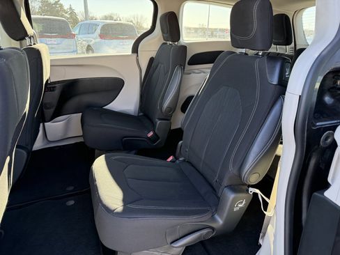 Used 2023 Chrysler Voyager LX image 13