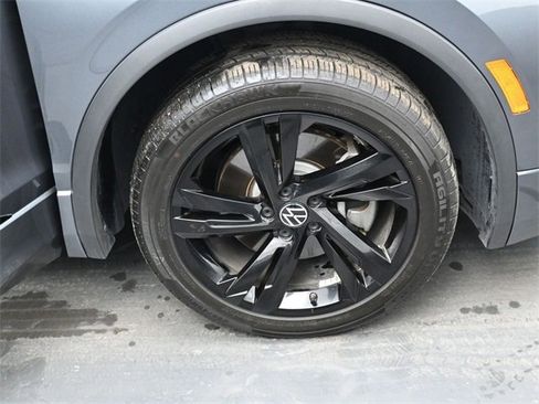 Used 2023 Volkswagen Tiguan SE R-Line image 38