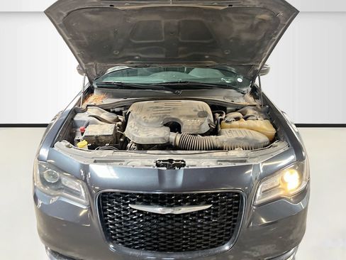 Used 2019 Chrysler 300 S AWD/4WD image 28