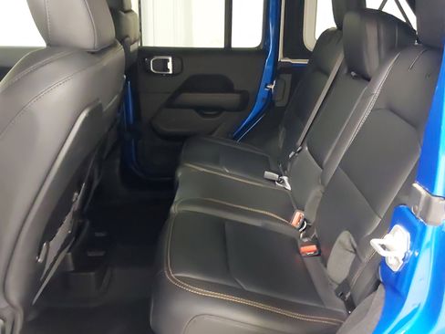 Used 2025 Jeep Wrangler Unlimited Sahara AWD/4WD image 38